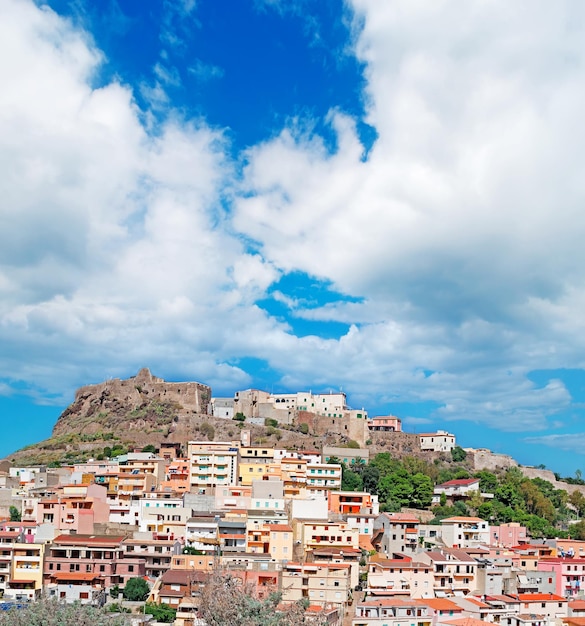 Uitzicht op Castelsardo op een bewolkte dag