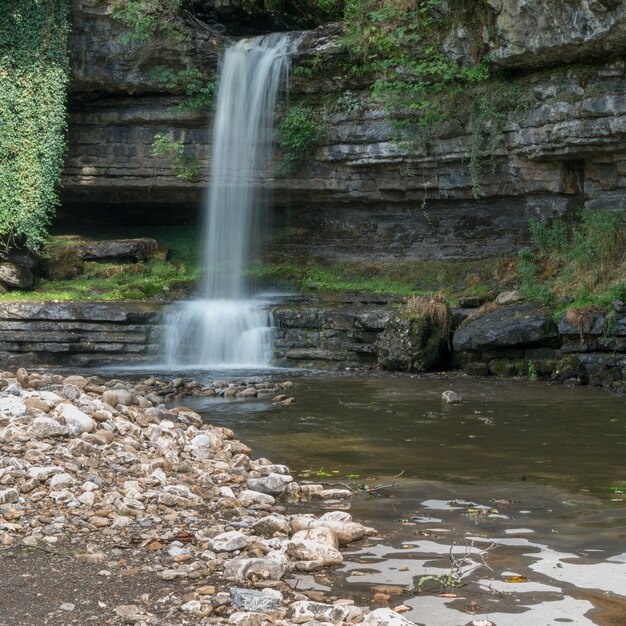 Uitzicht op de Askrigg-waterval in het Yorkshire Dales National Park