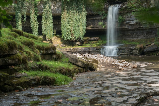 Uitzicht op de Askrigg-waterval in het Yorkshire Dales National Park