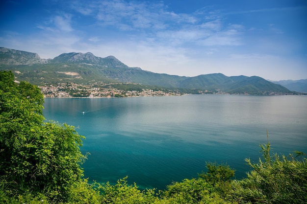 Uitzicht op de baai van Kotor