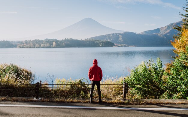 Foto uitzicht op de berg fuji. de beroemdste berg in japan