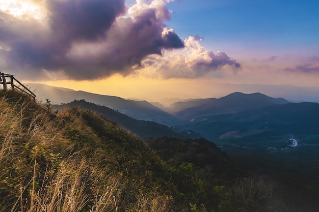 Uitzicht op de berg Phu Chi Dao of Phu Chee Dao in Chiang Rai Thailand