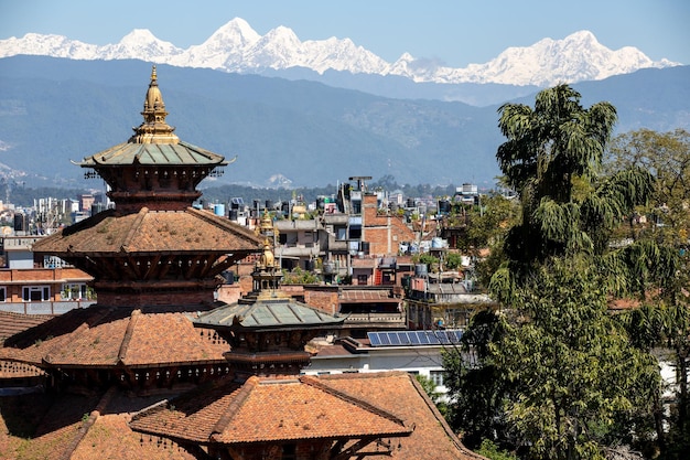 Uitzicht op de bergen vanuit de stad Kathmandu