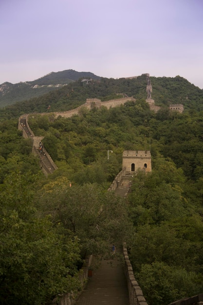 Uitzicht op de Chinese muur in de zomer