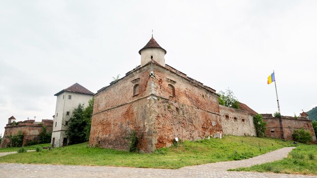 Uitzicht op de citadel in brasov, roemenië