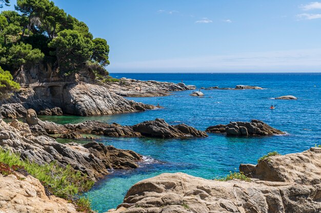 Uitzicht op de Costa Brava, Spanje.