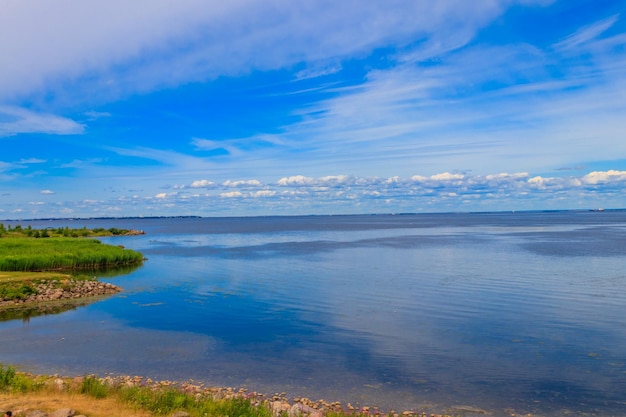 Uitzicht op de Finse Golf bij Sint-Petersburg, Rusland