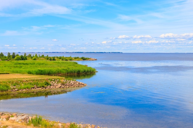 Uitzicht op de Finse Golf bij Sint-Petersburg, Rusland