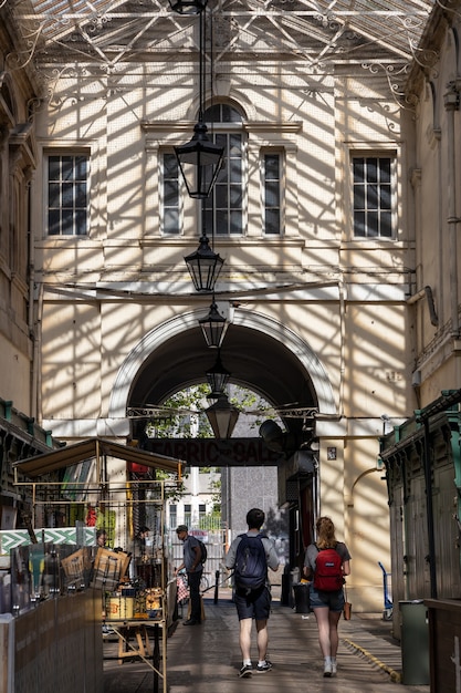 Uitzicht op de gebouwen van de Sint-Nicolaasmarkt in Bristol