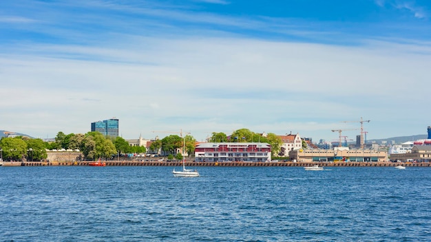 Uitzicht op de haven in de stad oslo