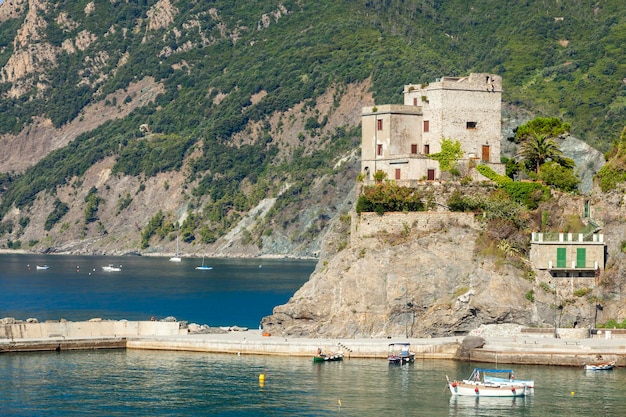 Uitzicht op de haven van Monterosso