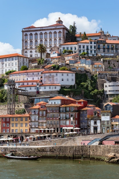 Uitzicht op de haven van Porto