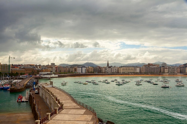 Uitzicht op de haven van San Sebastian