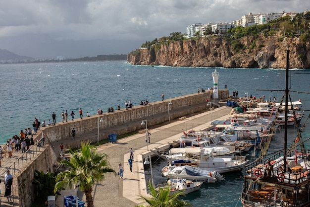 uitzicht op de jachthaven in Antalya