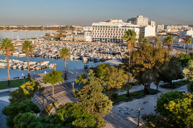 Uitzicht op de jachthaven in Faro, Portugal.