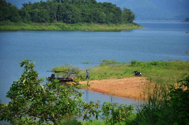 Uitzicht op de kaeng krachan-dam