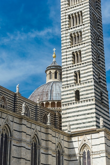 Uitzicht op de kathedraal van Siena in Italië