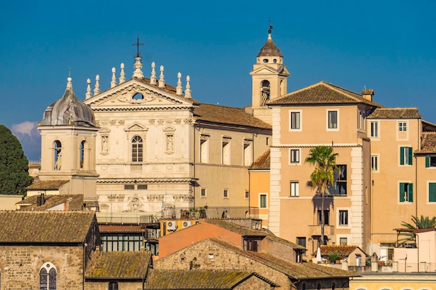 Uitzicht op de kerk van de heiligen Dominic en Sixtus in Rome, Italië