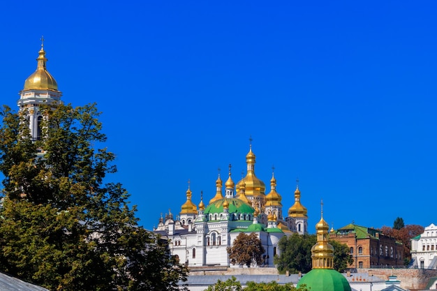 Uitzicht op de Kiev Pechersk Lavra, ook bekend als het Kiev-klooster van de grotten in Oekraïne