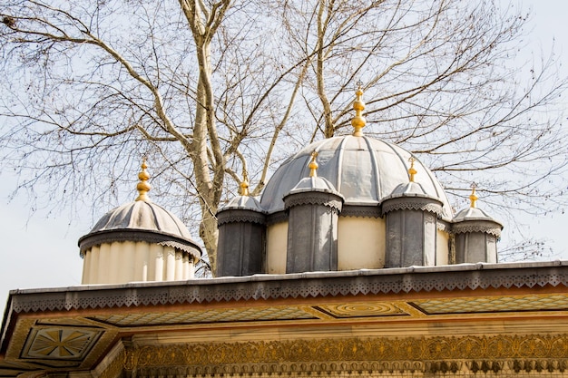 Uitzicht op de koepel in de Ottomaanse architectuur