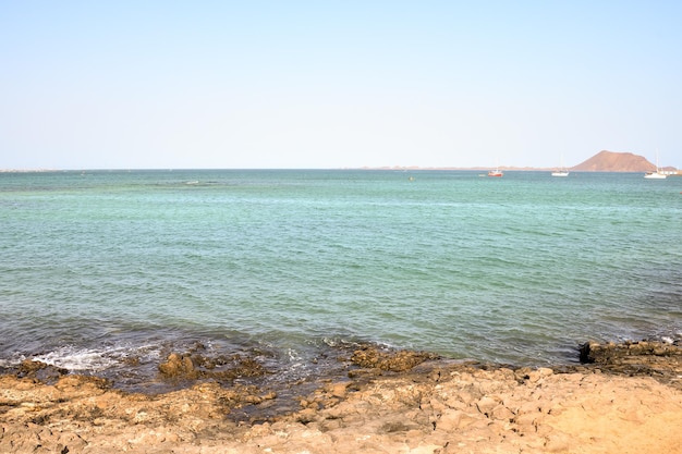 Uitzicht op de kust van de oceaan