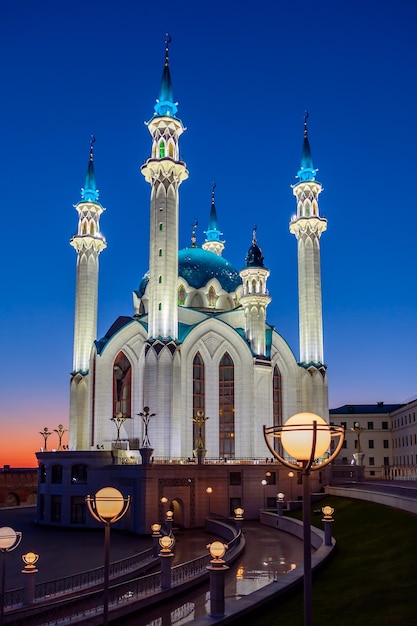 Uitzicht op de moskee Kul Sharif in Kazan bij zonsopgang Rusland