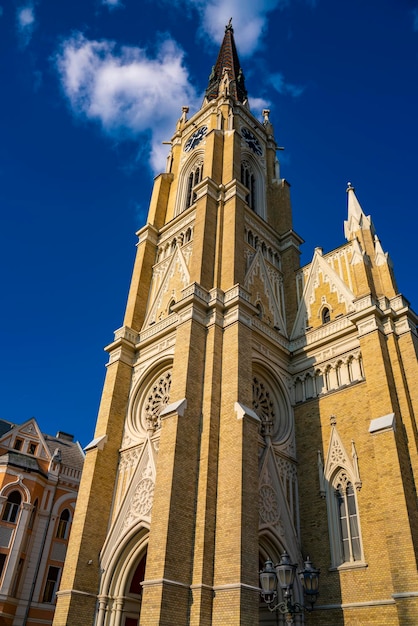 Uitzicht op de naam van de Mariakerk in Novi Sad, Servië