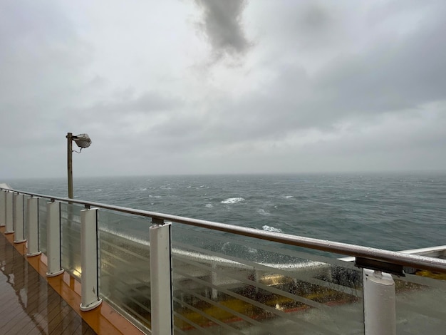 Uitzicht op de Noordzee vanaf het dek van de veerboot