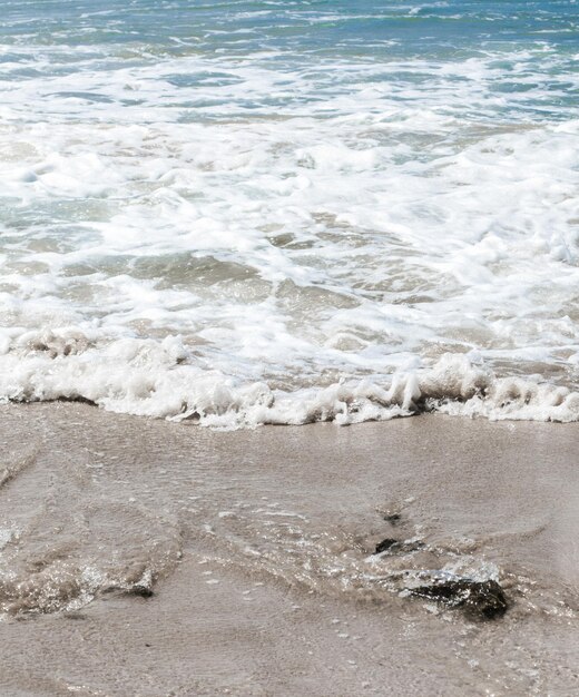 Uitzicht op de oceaankust, perfecte reis- en vakantiebestemming