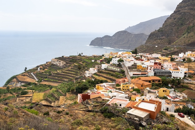 Uitzicht op de oude stad op de rots van het eiland la gomera, canarische eilanden, spanje.