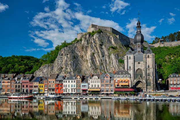 Uitzicht op de pittoreske stad Dinant. België