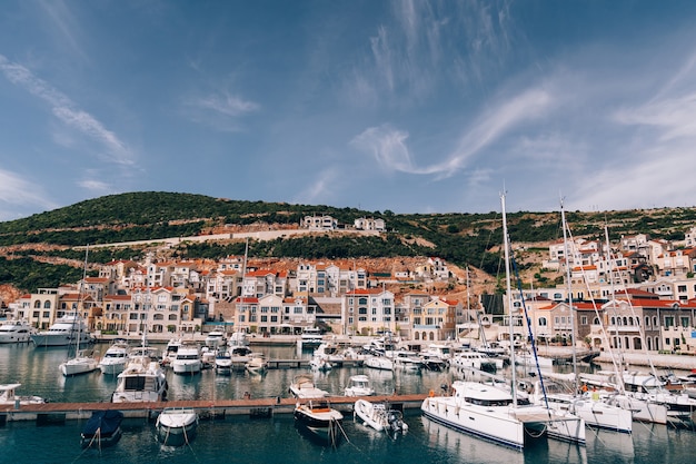 Uitzicht op de prachtige baai van Lustica Marina Montenegro