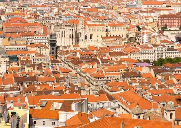 Uitzicht op de prachtige stad met huizen met oranje dak Portugal