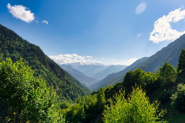 Uitzicht op de Pyreneeën in de Aran-vallei, Spanje