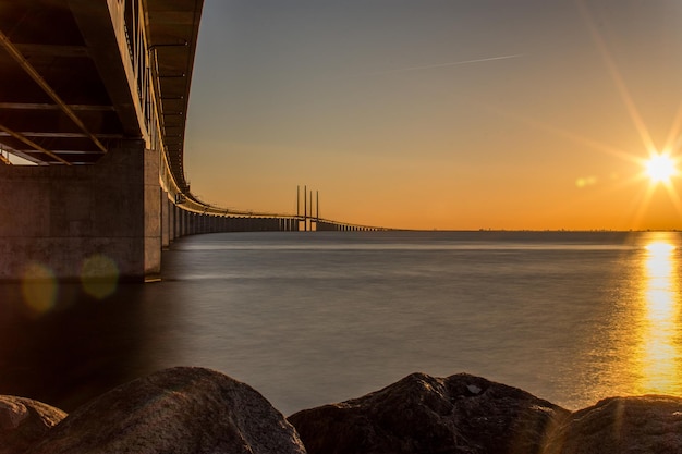 Uitzicht op de Resundbrug over de rivier