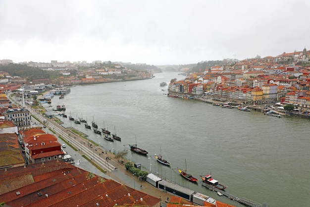 Uitzicht op de rivier de Douro in Porto