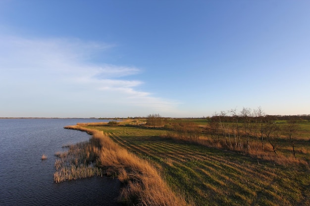 Foto uitzicht op de rivier tegen de lucht