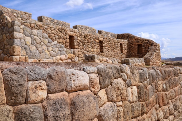 Uitzicht op de ruïnes van de Inca-tempel van Chinchero in Cusco