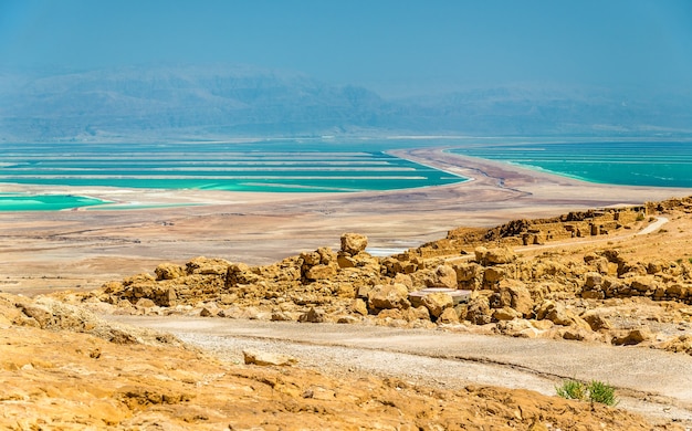 Uitzicht op de ruïnes van de vesting Masada - de Woestijn van Judea, Israël