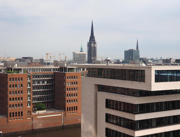 Uitzicht op de skyline van Hamburg