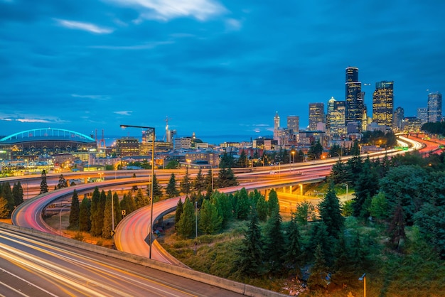 Foto uitzicht op de skyline van het centrum van seattle