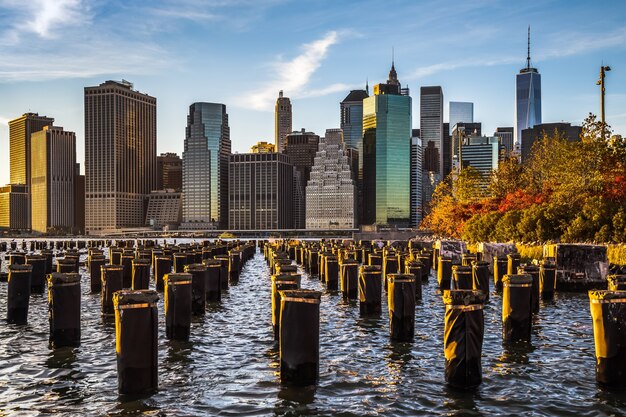 Uitzicht op de skyline van Manhattan vanuit Brooklyn op gouden uren New York USA