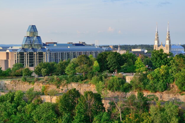 Uitzicht op de skyline van Ottawa met historische gebouwen