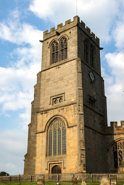 Uitzicht op de St.Chads-kerk in Hanmer, Wales