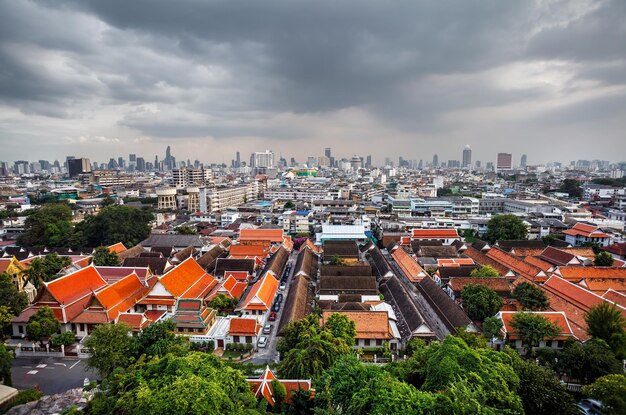 Uitzicht op de stad Bangkok vanaf de gouden bergtempel