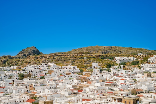 Uitzicht op de stad Lindos vanaf de Akropolis Rhodos Griekse eilanden van de Dodekanesos archipel Europa Vakantie en reizen rond de eilanden