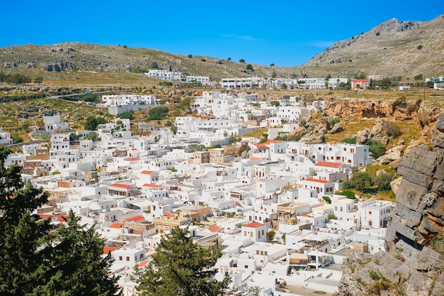 Uitzicht op de stad Lindos vanaf de Akropolis Rhodos Griekse eilanden van de Dodekanesos archipel Europa Vakantie en reizen rond de eilanden