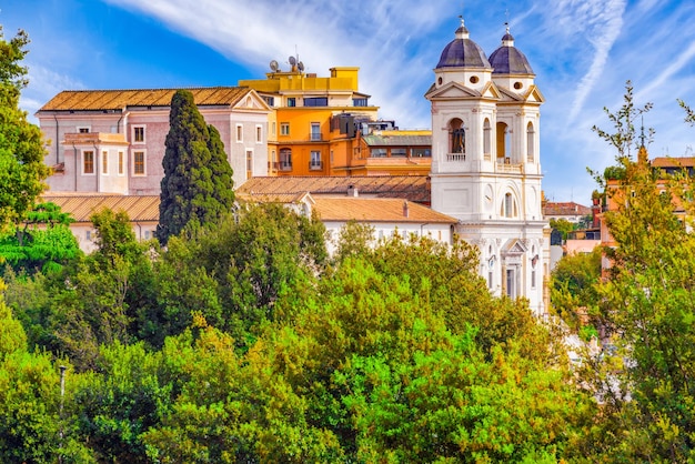 Uitzicht op de stad Rome van bovenaf vanaf de heuvel van Terrazza del Pincio Trinita dei Monti Italy