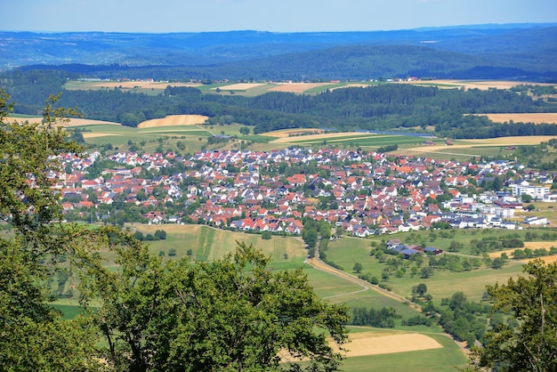 uitzicht op de stad van bovenaf Hoog Duitsland Europa huis veld natuur panorama bospark mountai