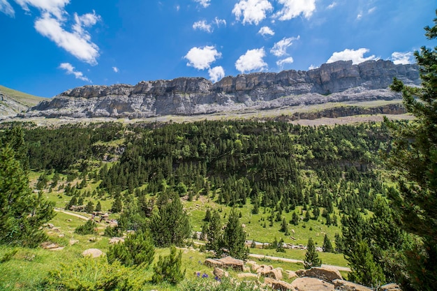 Uitzicht op de stands van soasoin ordesa en monte perdido nationaal park aragon huesca spanje